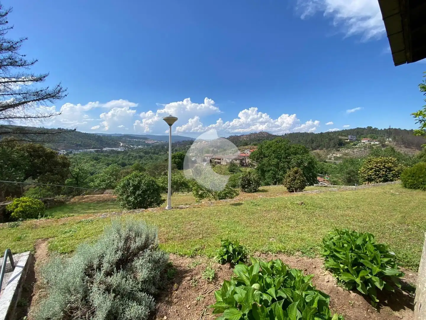 Casa o xalet en venda en San Cibrao das Viñas amb Calefacció, Jardí privat i Parquet