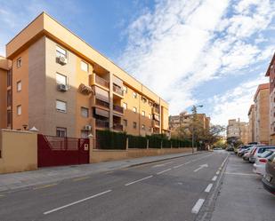 Vista exterior de Pis en venda en  Granada Capital amb Aire condicionat, Calefacció i Jardí privat