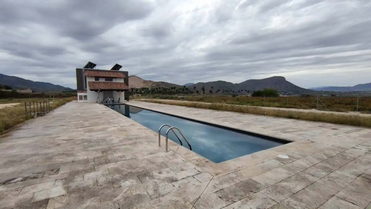 Schwimmbecken von Country house zum Verkauf in Aspe mit Klimaanlage, Privatgarten und Terrasse