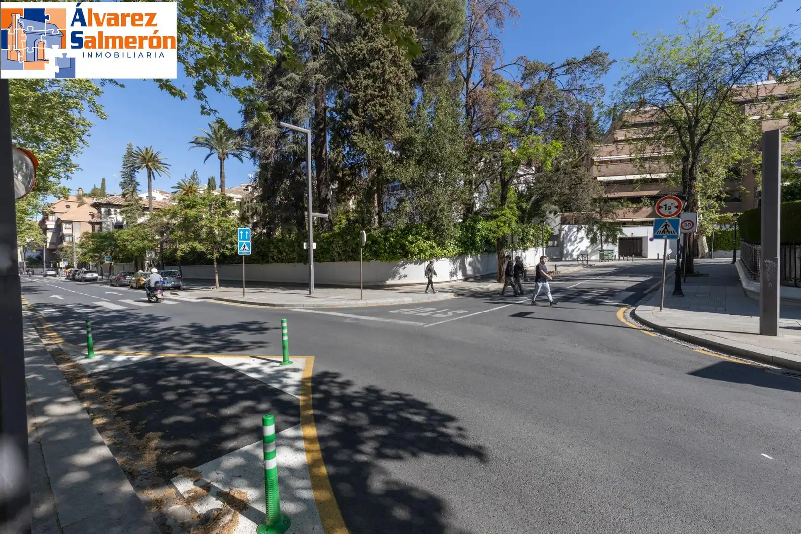 Vista exterior de Pis en venda en Granada amb Terrassa, Traster i Piscina comunitària