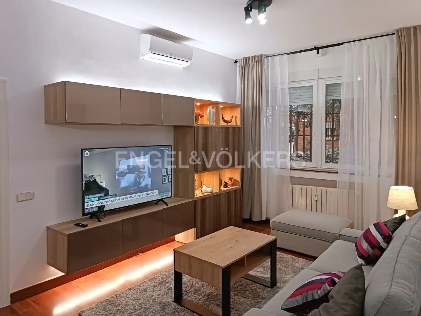Sala d'estar de Pis de lloguer en Madrid amb Aire condicionat, Calefacció i Jardí privat