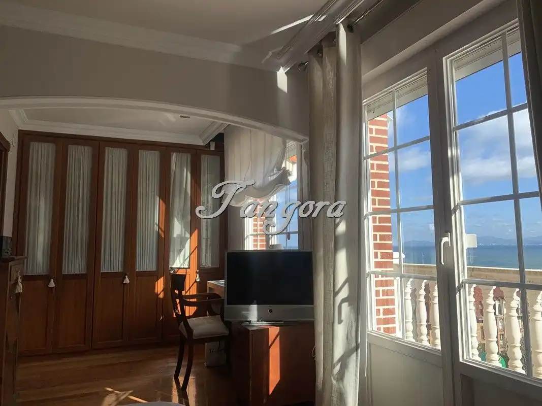 Schlafzimmer von Einfamilien-Reihenhaus zum Verkauf in Castro-Urdiales mit Heizung, Parkett und Terrasse