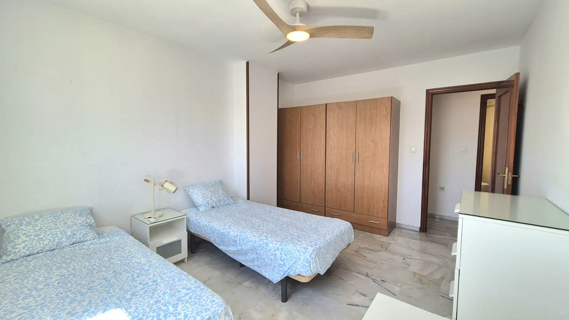 Habitación de Ático de alquiler en Marbella con Aire acondicionado, Terraza y Trastero