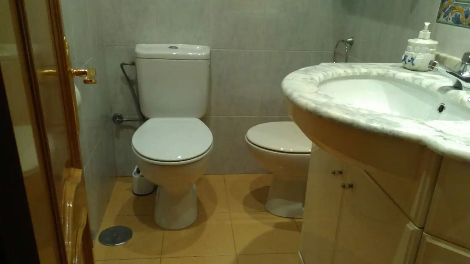 Bathroom of Flat for rent in Oviedo   with Heating, Furnished and Oven