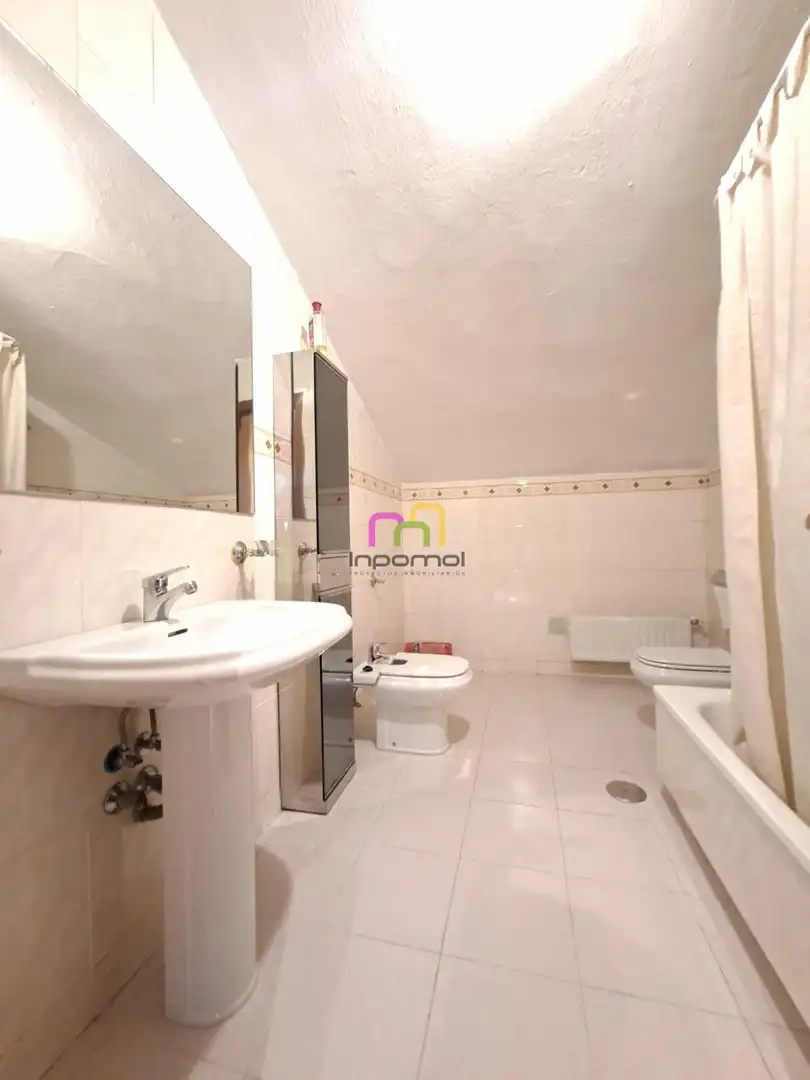 Baño de Casa o chalet en venta en Badajoz con Aire acondicionado, Calefacción y Jardín privado