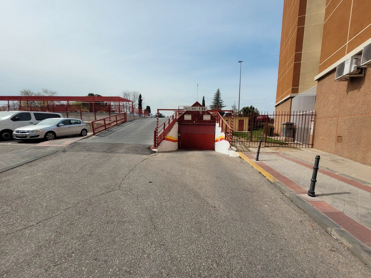 Garatge de lloguer a Paseo Riazor, 40, El Naranjo