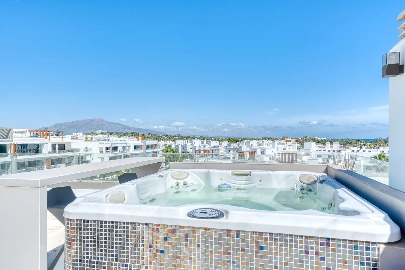 Vista exterior de Ático de alquiler en Estepona con Aire acondicionado, Terraza y Amueblado