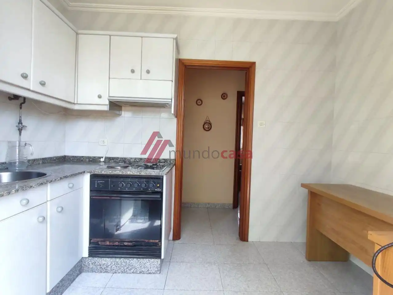 Kitchen of Flat for rent in A Malata - Catabois - Ciudad Jardín