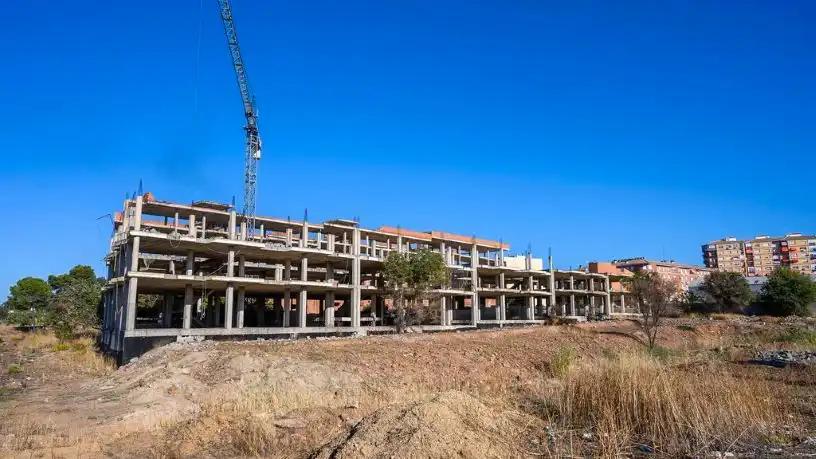 Vista exterior de Edificio en venta en Linares