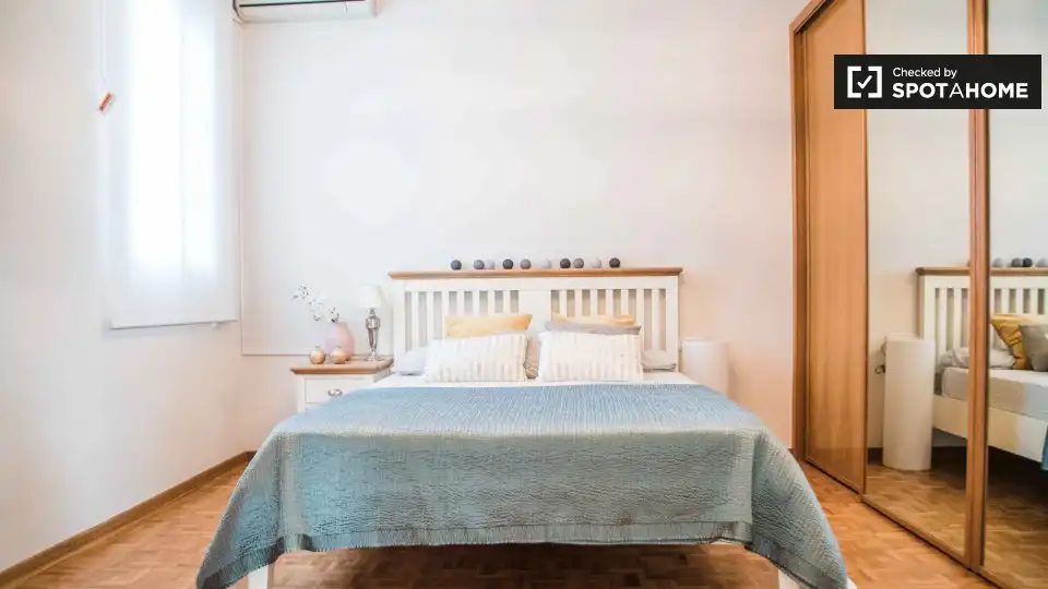 Habitación de Piso de alquiler en Valencia con Aire acondicionado, Calefacción y Amueblado