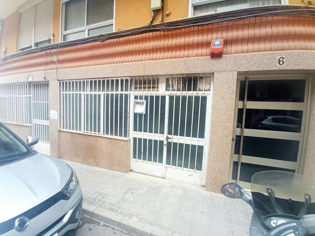 Vista exterior de Local en venta en Elda