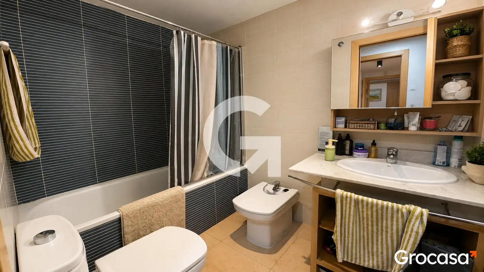 Badezimmer von Wohnung zum Verkauf in Lloret de Mar mit Klimaanlage, Terrasse und Gemeinschaftspool