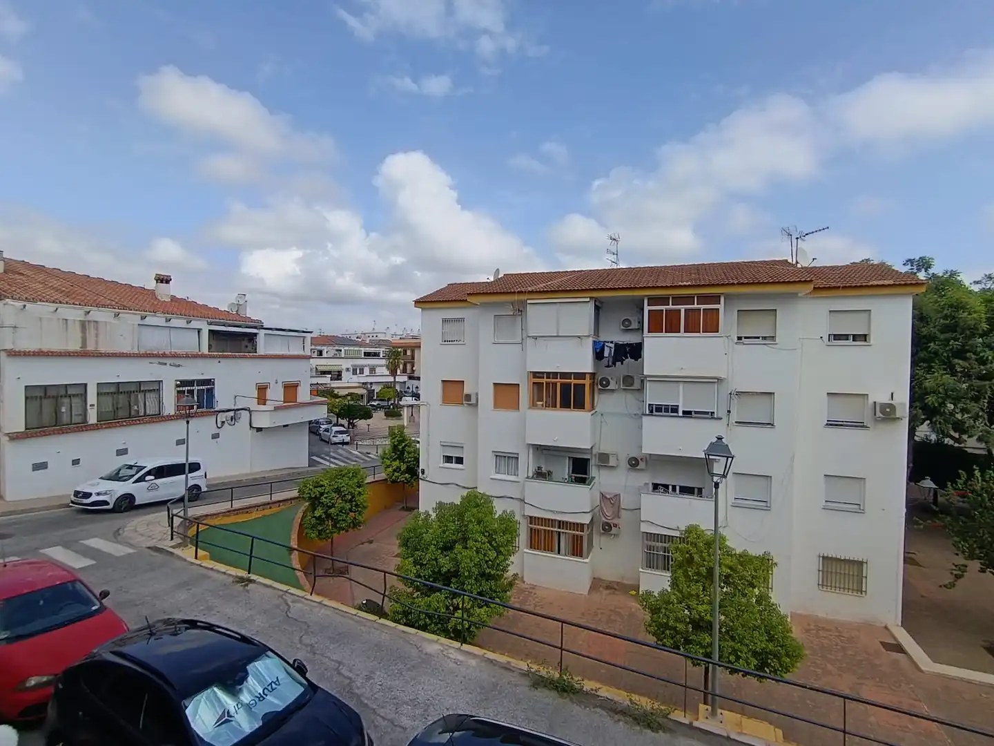 Vista exterior de Casa adosada en venta en Alhaurín de la Torre con Terraza, Balcón y Alarma
