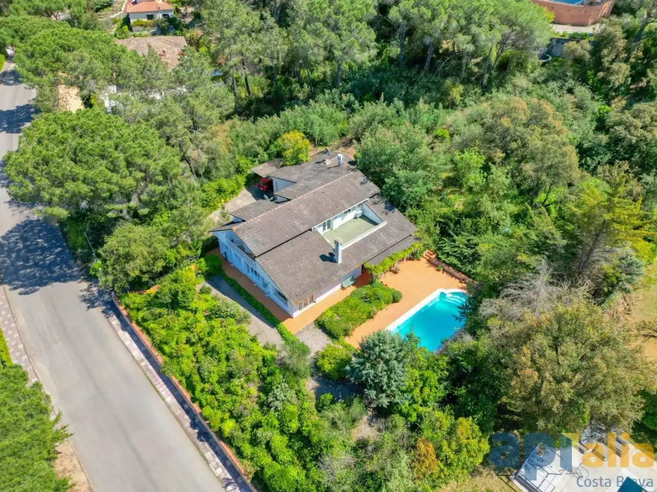 House with pool for sale in Avenida del Canigó, imagen 32