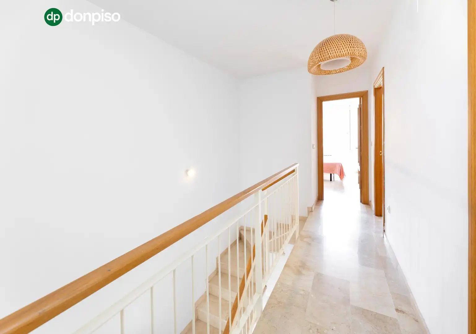 Casa adosada en venta en Granada con Aire acondicionado, Calefacción y Piscina comunitaria
