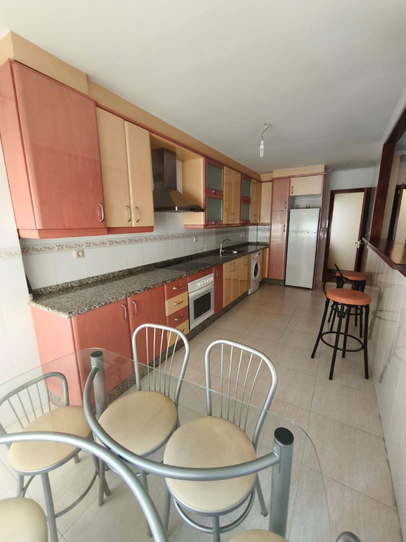 Cuina de Dúplex en venda en Barbadás amb Calefacció, Parquet i Moblat