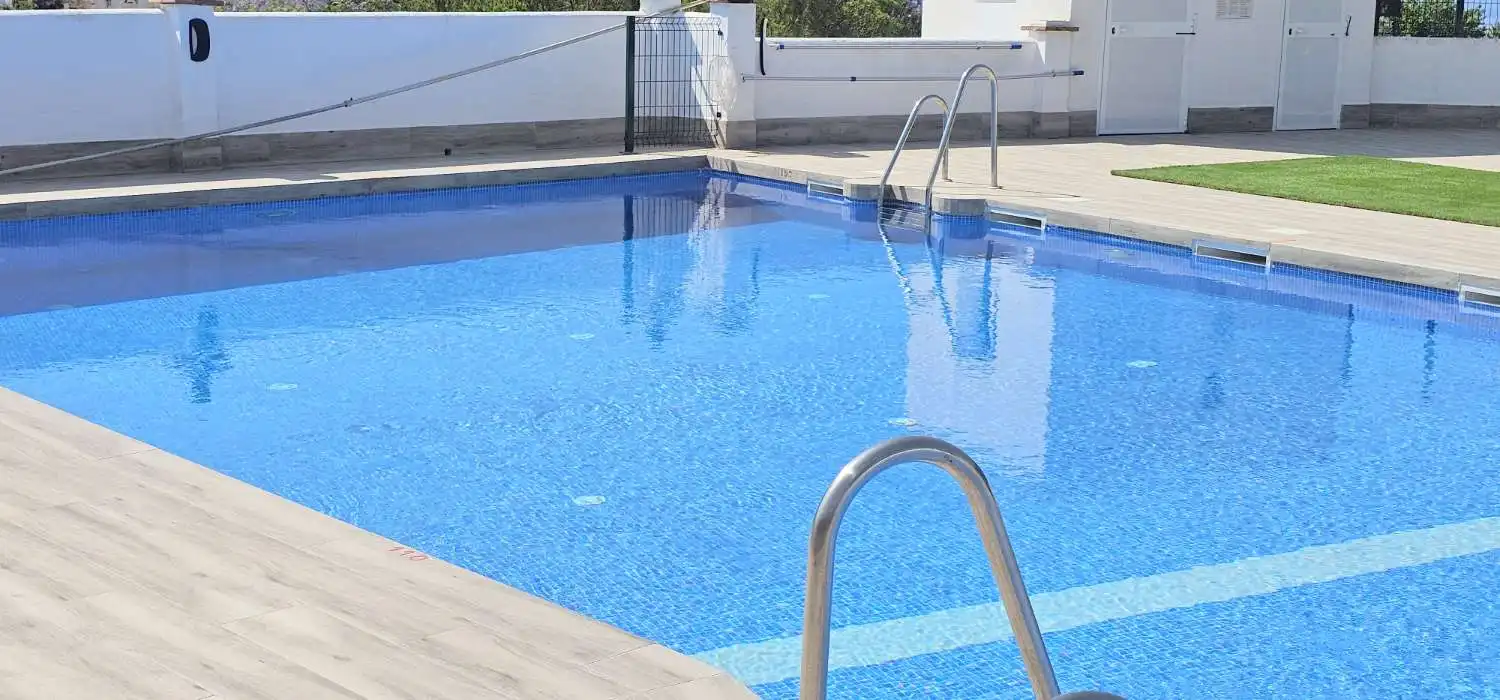 Piscina de Planta baja de alquiler en Vélez-Málaga con Aire acondicionado, Terraza y Piscina