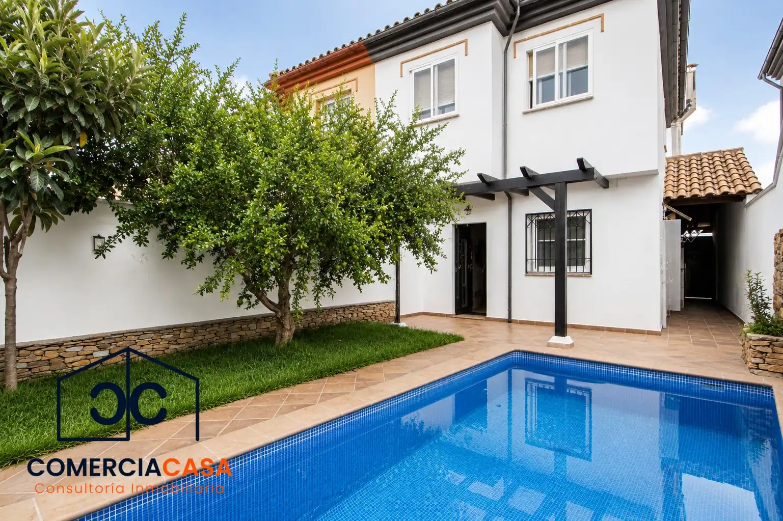 Jardín de Casa o chalet en venta en Jun con Calefacción, Trastero y Piscina