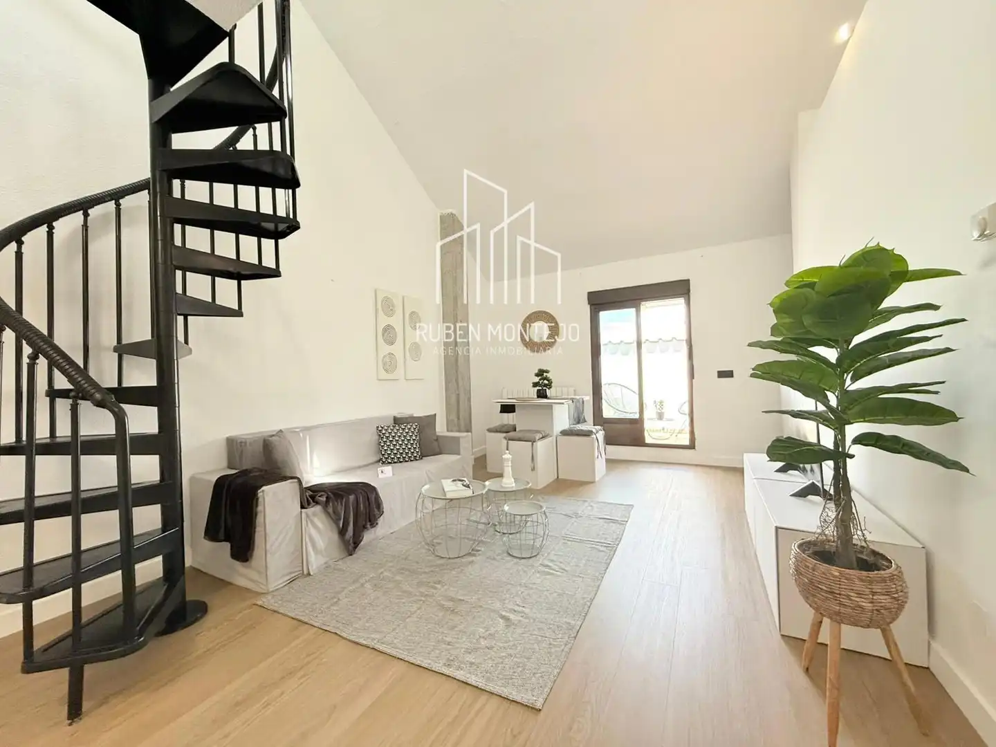 Sala de estar de Dúplex en venta en Villamayor con Calefacción, Terraza y Balcón