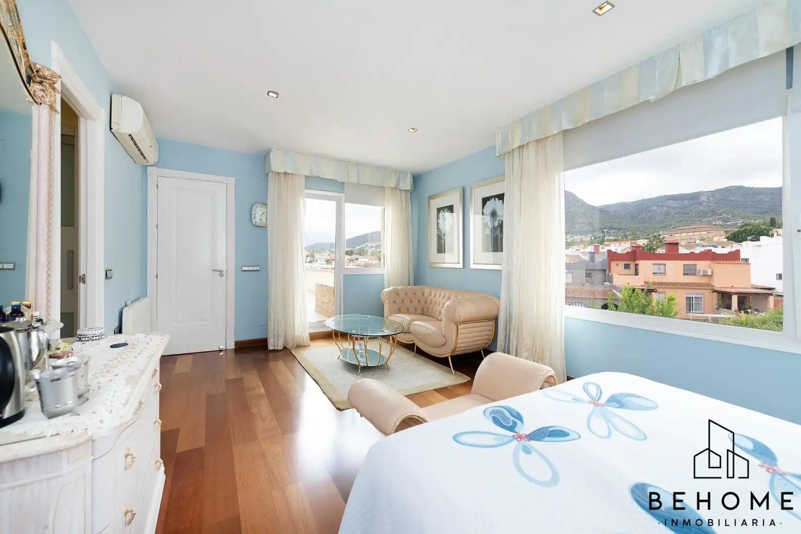 Dormitori de Casa o xalet en venda en Alhaurín de la Torre amb Aire condicionat, Jardí privat i Terrassa