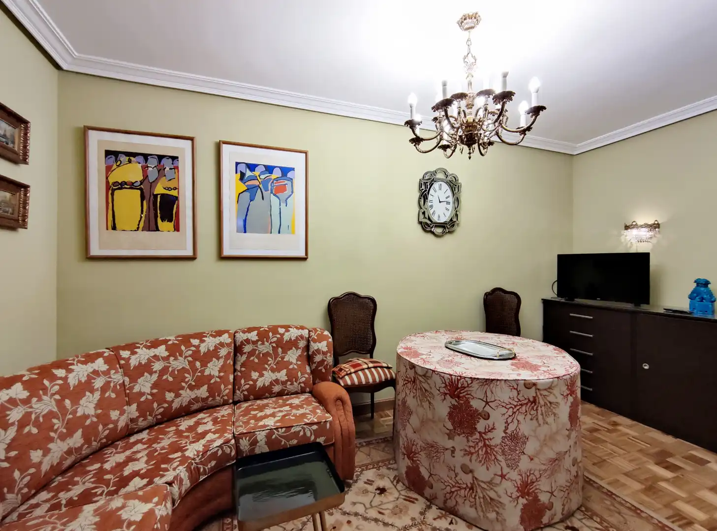 Sala d'estar de Pis en venda en Oviedo  amb Calefacció, Parquet i Traster
