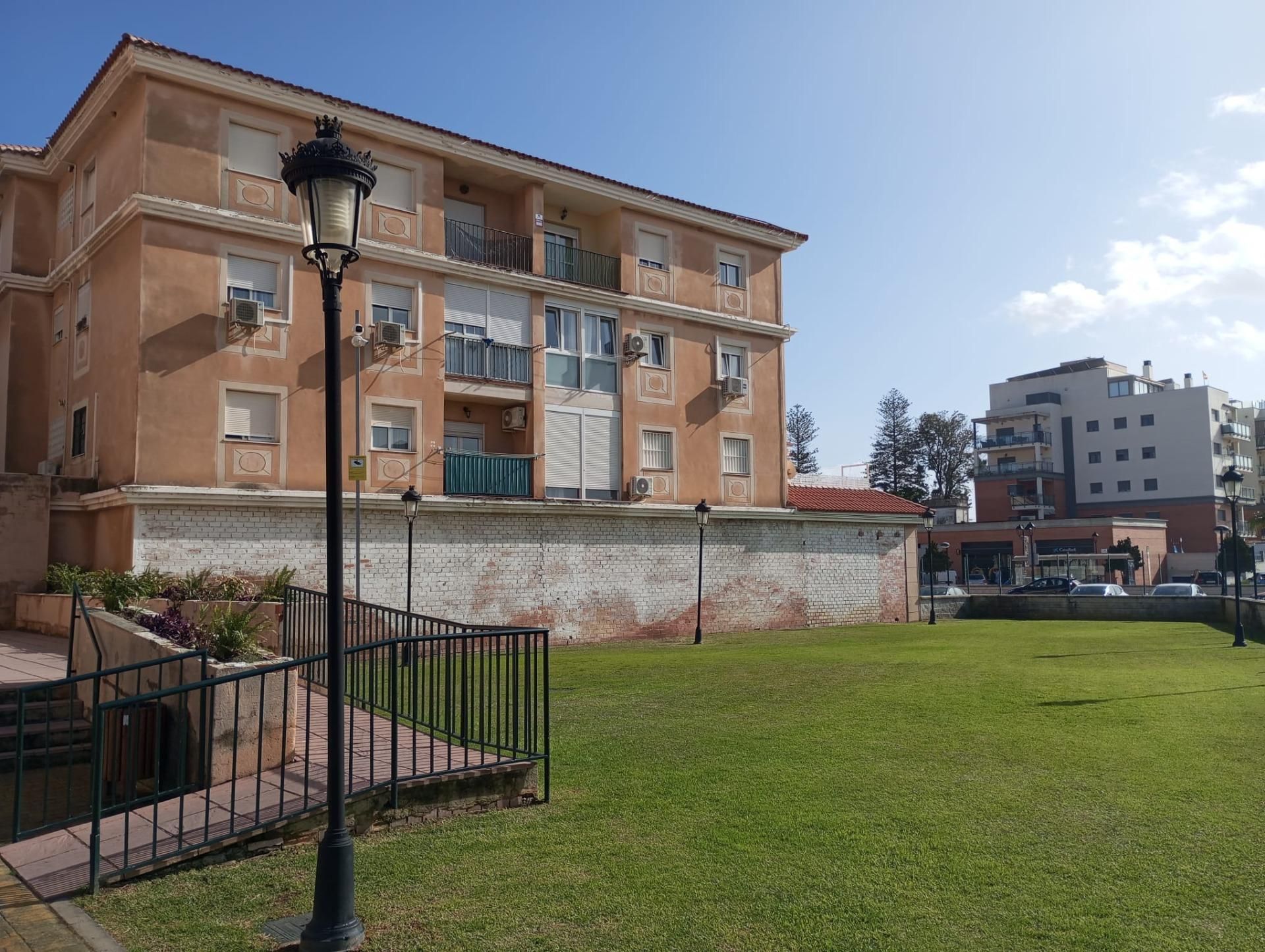 Vista exterior de Pis en venda en San Roque amb Jardí privat i Balcó