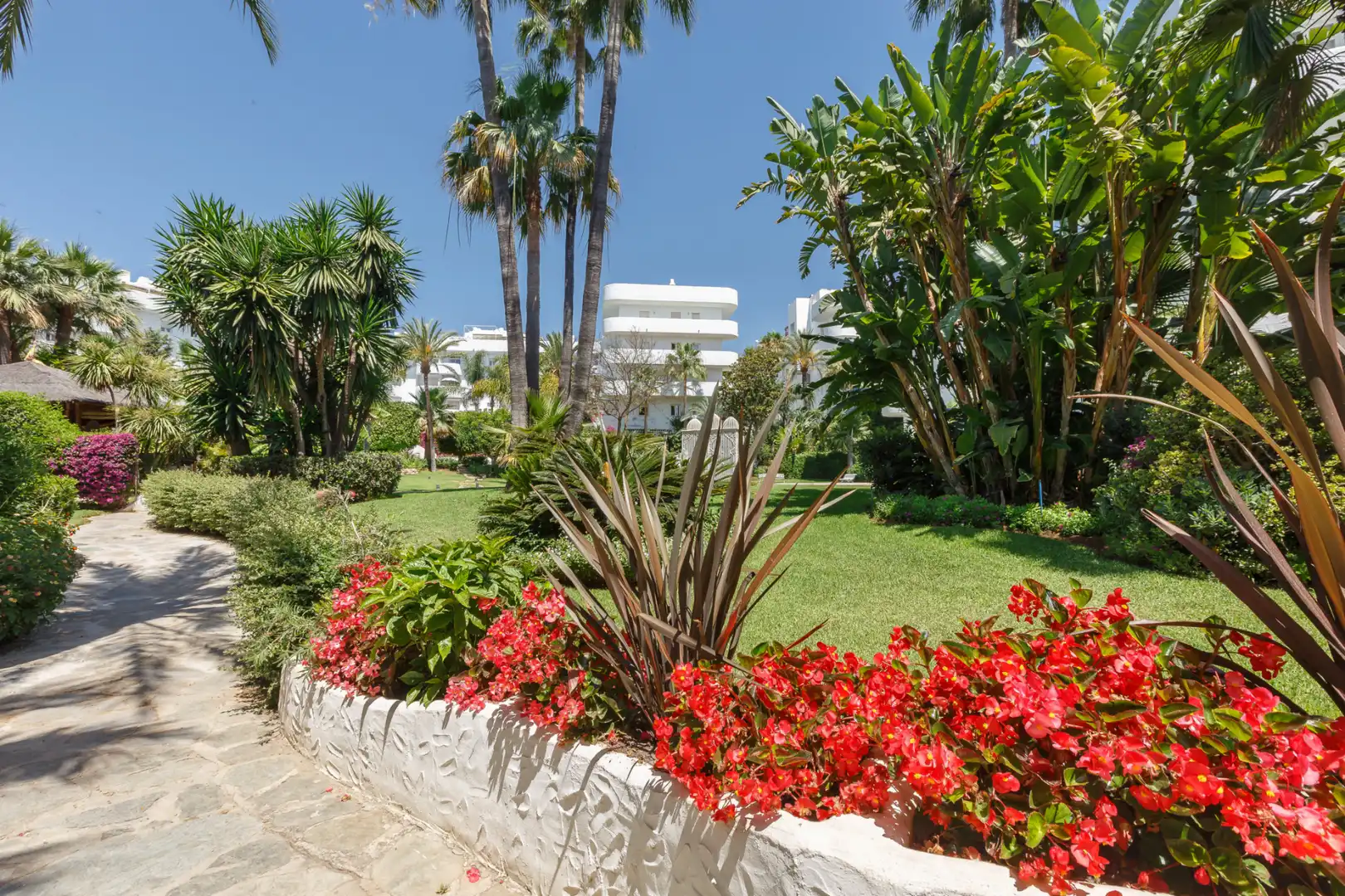 Vista exterior de Àtic en venda en Marbella amb Aire condicionat, Calefacció i Terrassa