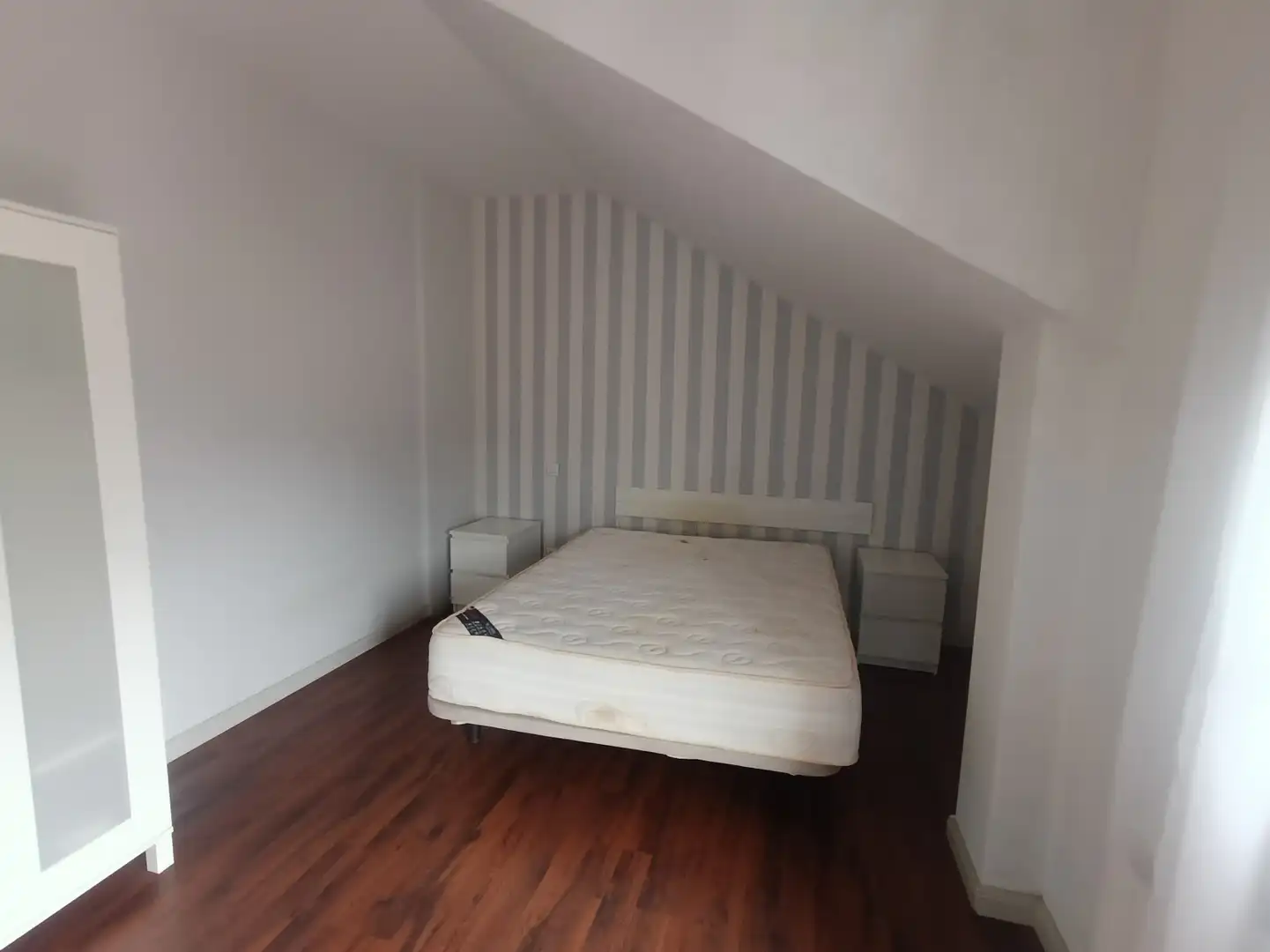 Schlafzimmer von Dachboden zum Verkauf in Cartes mit Heizung, Parkett und Terrasse