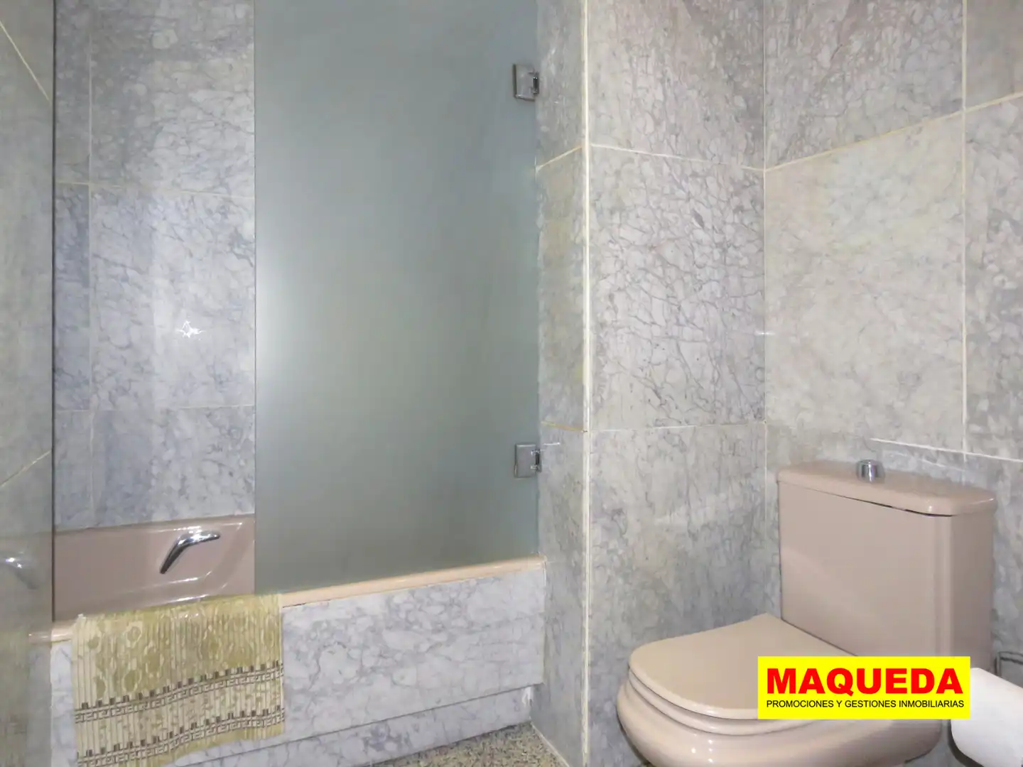 Bathroom of Flat for sale in Alcorcón  with Air Conditioner, Heating and Parquet flooring