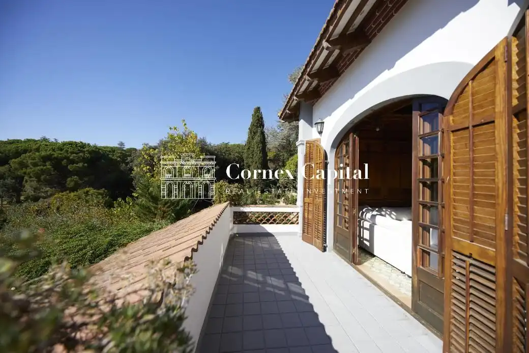 Außenansicht von Country house zum Verkauf in Sant Andreu de Llavaneres mit Privatgarten, Terrasse und Schwimmbad