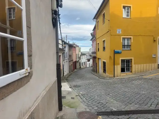 Außenansicht von Einfamilien-Reihenhaus zum Verkauf in Ribadeo