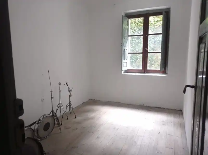 Dormitori de Edifici en venda en Tineo
