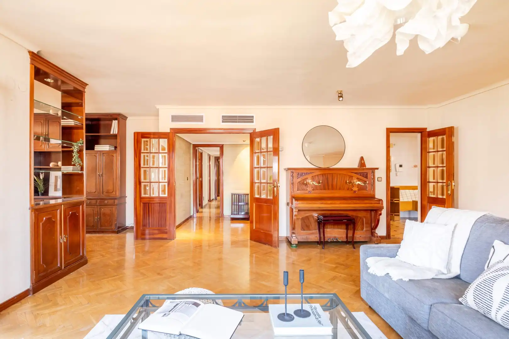 Living room of Flat for sale in Zaragoza  with Air Conditioner, Heating and Terrace