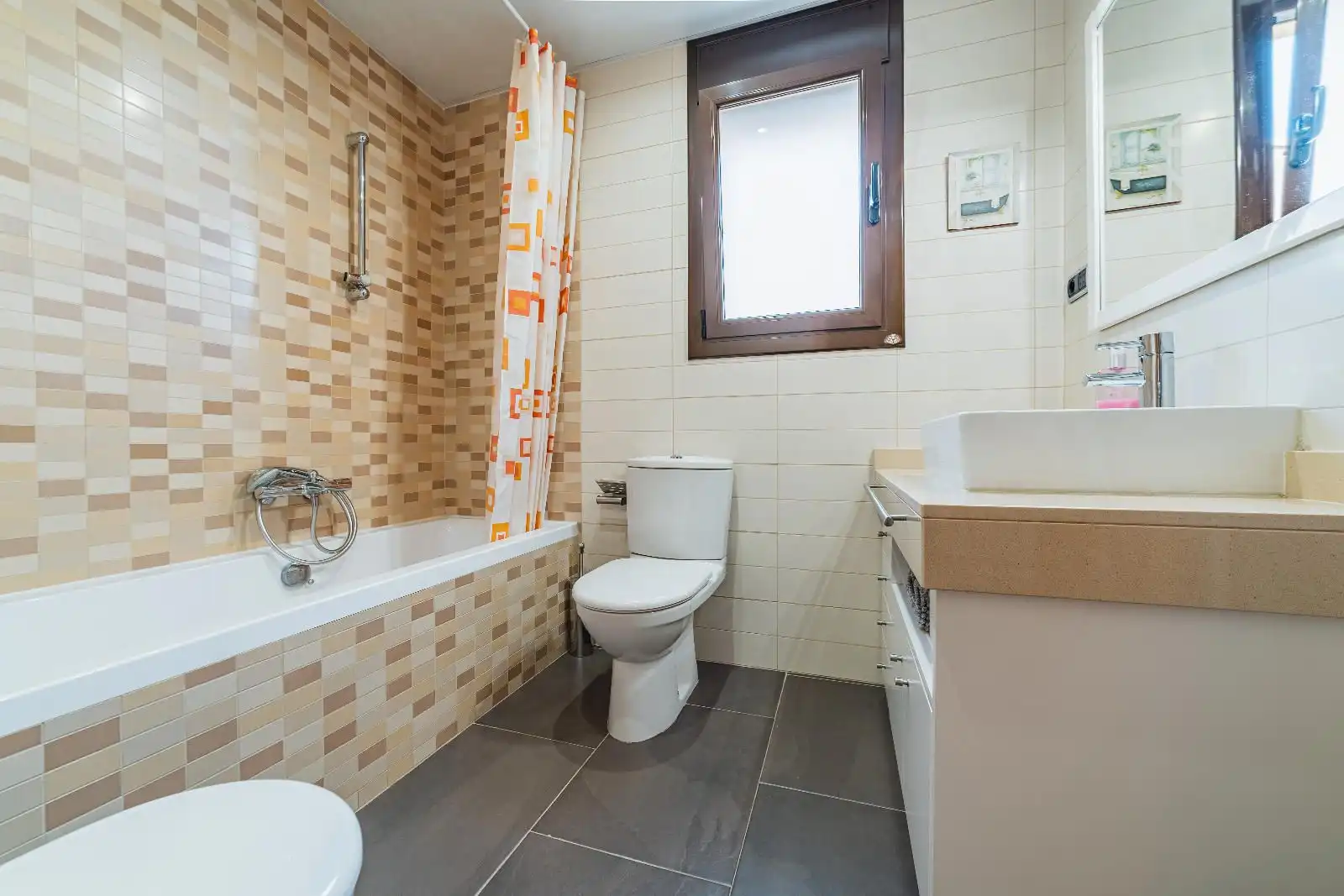 Casa amb jardí en venda a Esteve Albert i corp, imagen 17