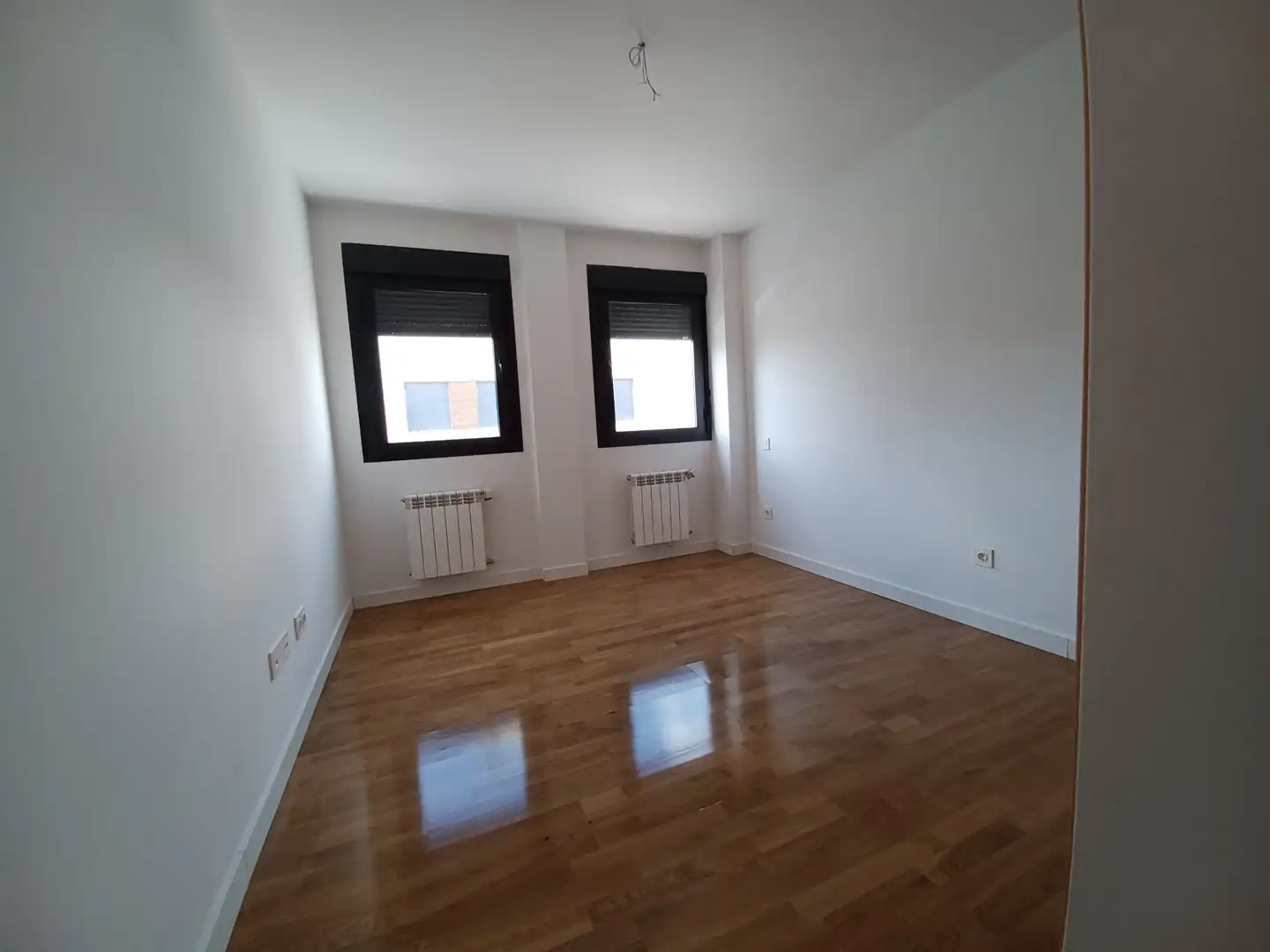 Dormitori de Casa adosada en venda en Paracuellos de Jarama amb Calefacció, Jardí privat i Parquet