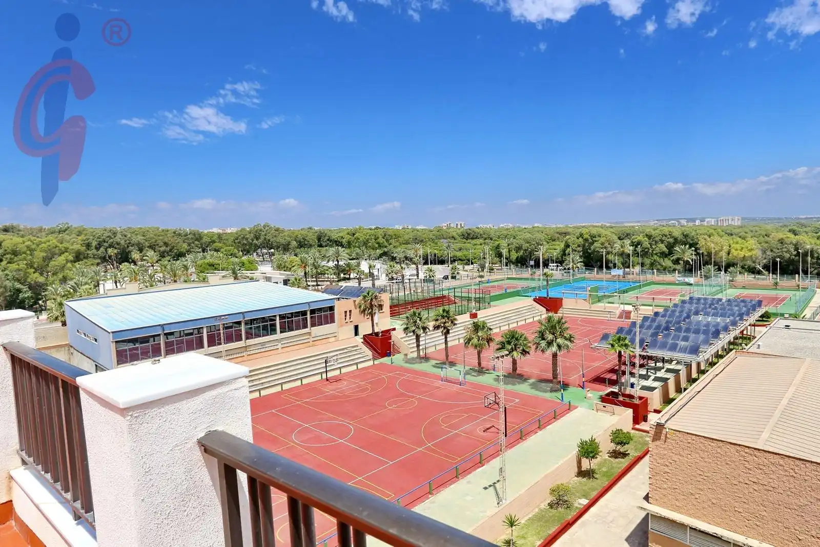 Außenansicht von Wohnung zum Verkauf in Guardamar del Segura mit Terrasse, Abstellraum und Möbliert