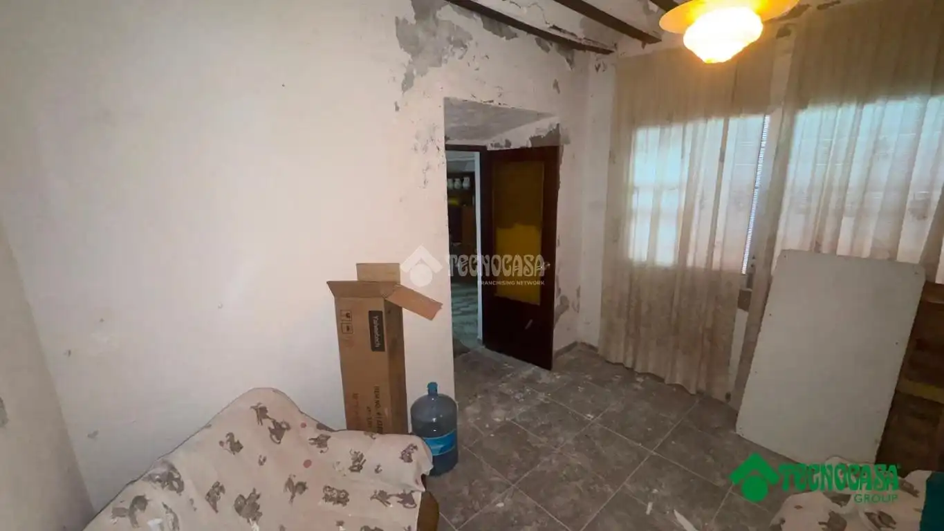 Casa adosada en venda a C. Constantino Alhambra, Villarejo de Fuentes