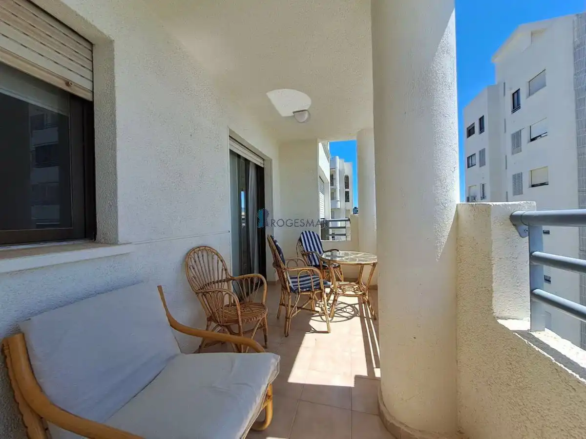 Terraza de Apartamento de alquiler en Benicasim / Benicàssim con Amueblado y Piscina comunitaria