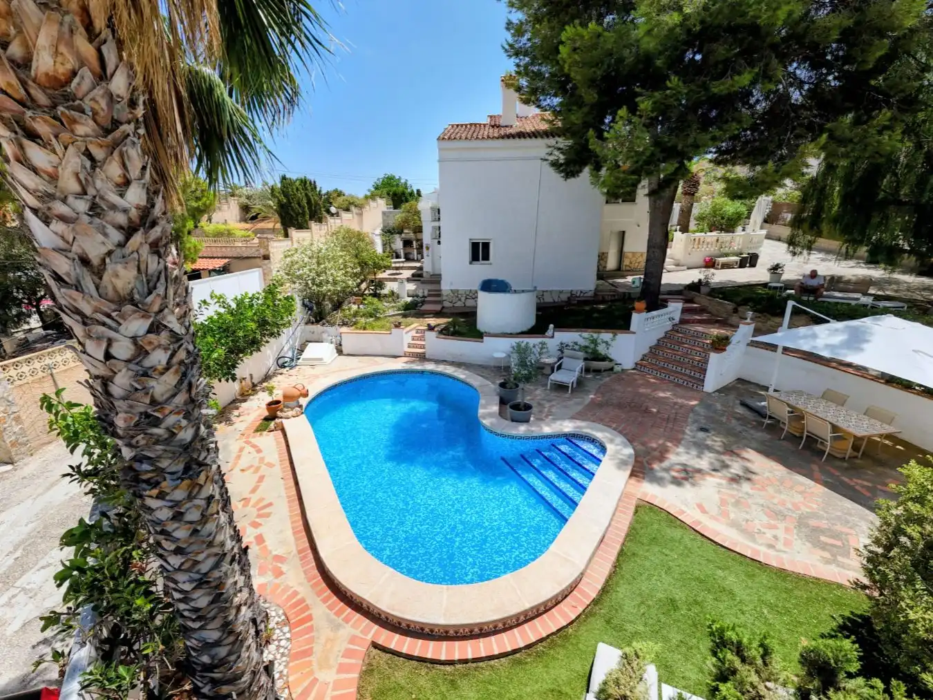 Swimming pool of Houses for sale in Pueblo Acantilado - Lanuza