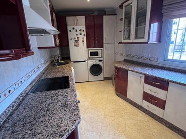 Appartamento con balcone in affitto a Este - Alcosa- Torreblanca
