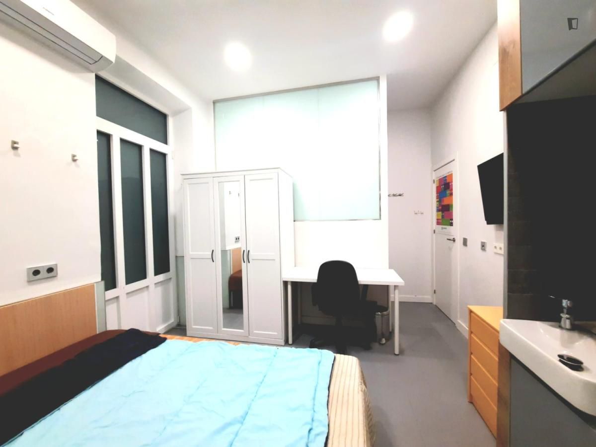 Dormitori de Apartament per a compartir en  Valencia Capital amb Aire condicionat, Moblat i Internet