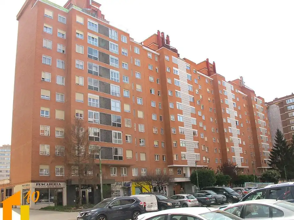 Piso en venta en Avenida DEL VENA, Reyes Católicos, Centro