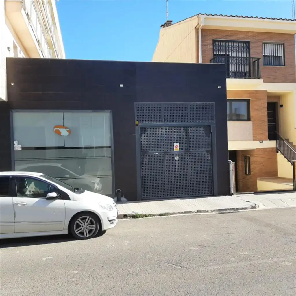 Außenansicht von Garage zum Verkauf in Amposta
