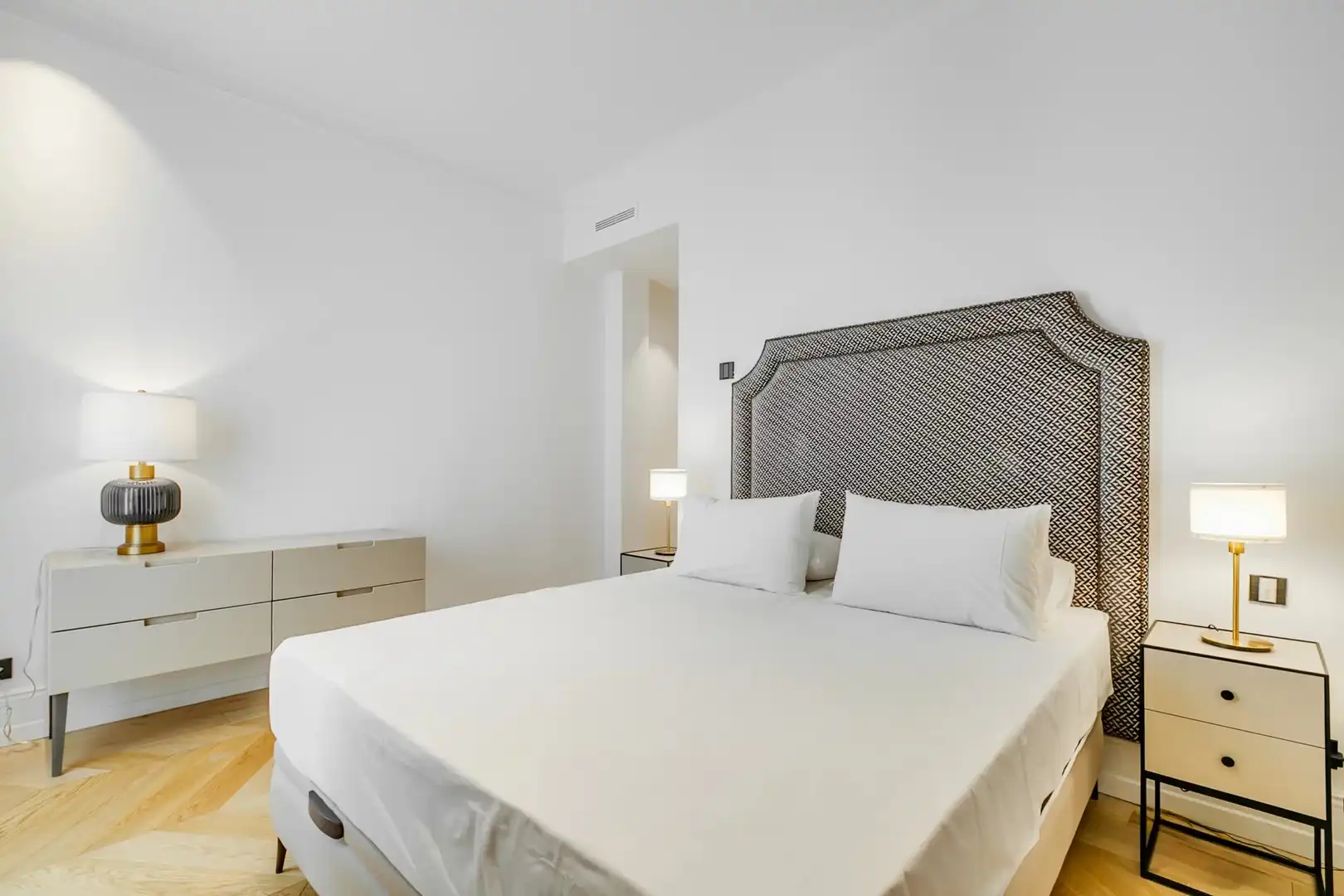 Bedroom of Flat for rent in Madrid  with Air Conditioner, Heating and Storage room