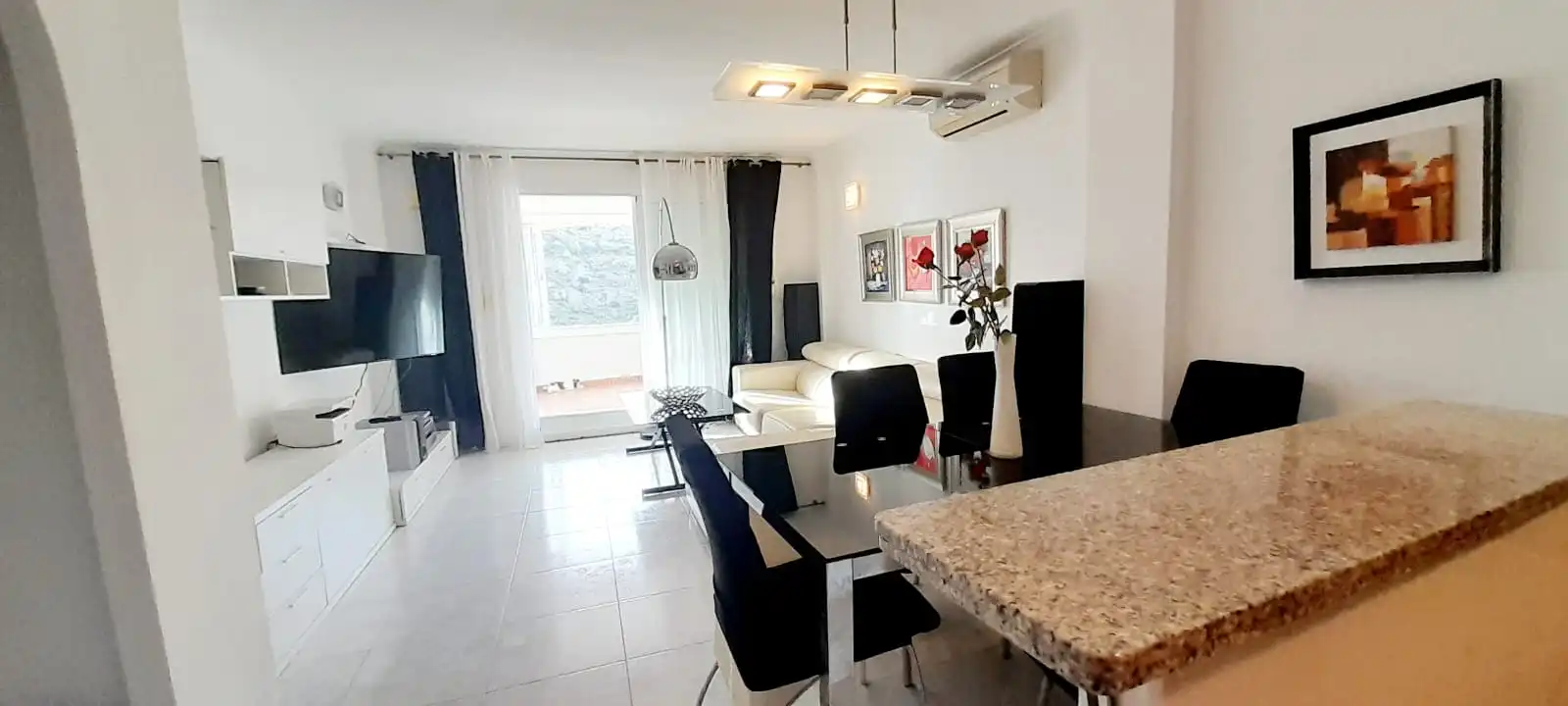 Wohnzimmer von Einfamilien-Reihenhaus zum Verkauf in Benitachell / El Poble Nou de Benitatxell mit Klimaanlage, Heizung und Terrasse