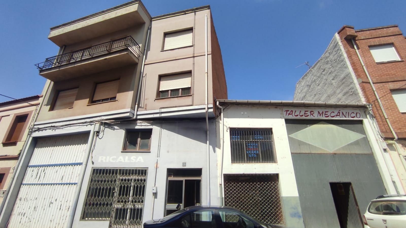 Vista exterior de Edifici en venda en Santa María del Páramo