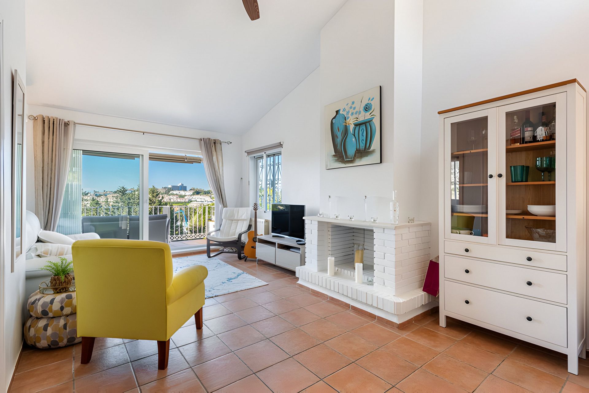 Living room of Single-family semi-detached for sale in Benahavís  with Air Conditioner, Heating and Terrace