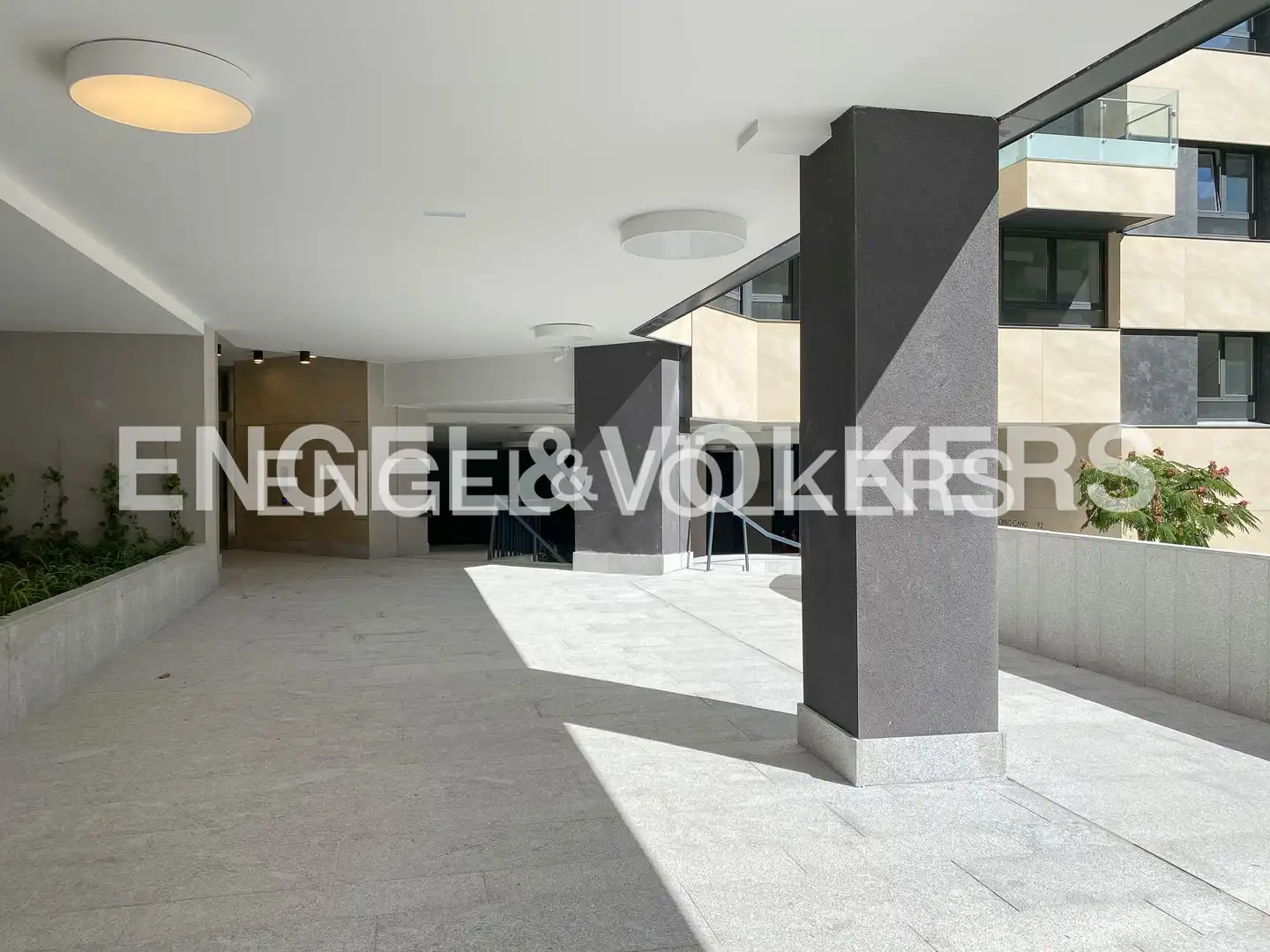 Terrassa de Àtic de lloguer en Madrid amb Aire condicionat, Calefacció i Jardí privat