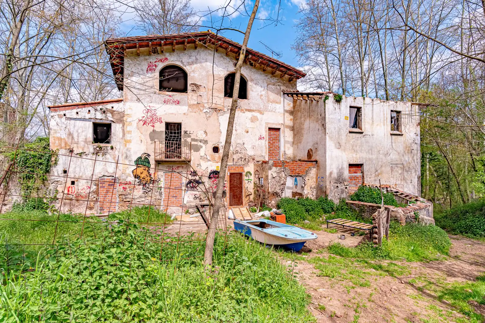 Außenansicht von Country house zum Verkauf in Olot mit Privatgarten, Terrasse und Alarm