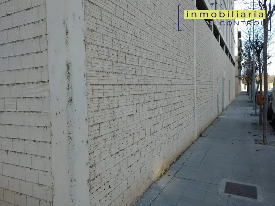 Local comercial de lloguer a Avenida Océano Pacífico 40
